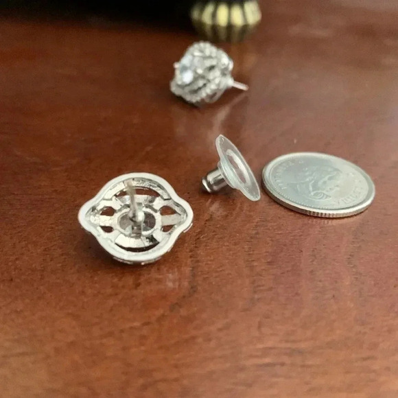 Silvertone earrings - Picture 5 of 6